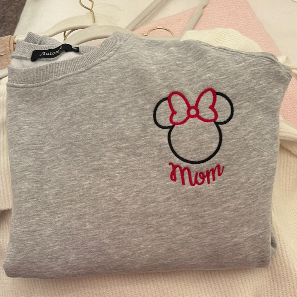 Medium women's mouse head MOM sweatshirt